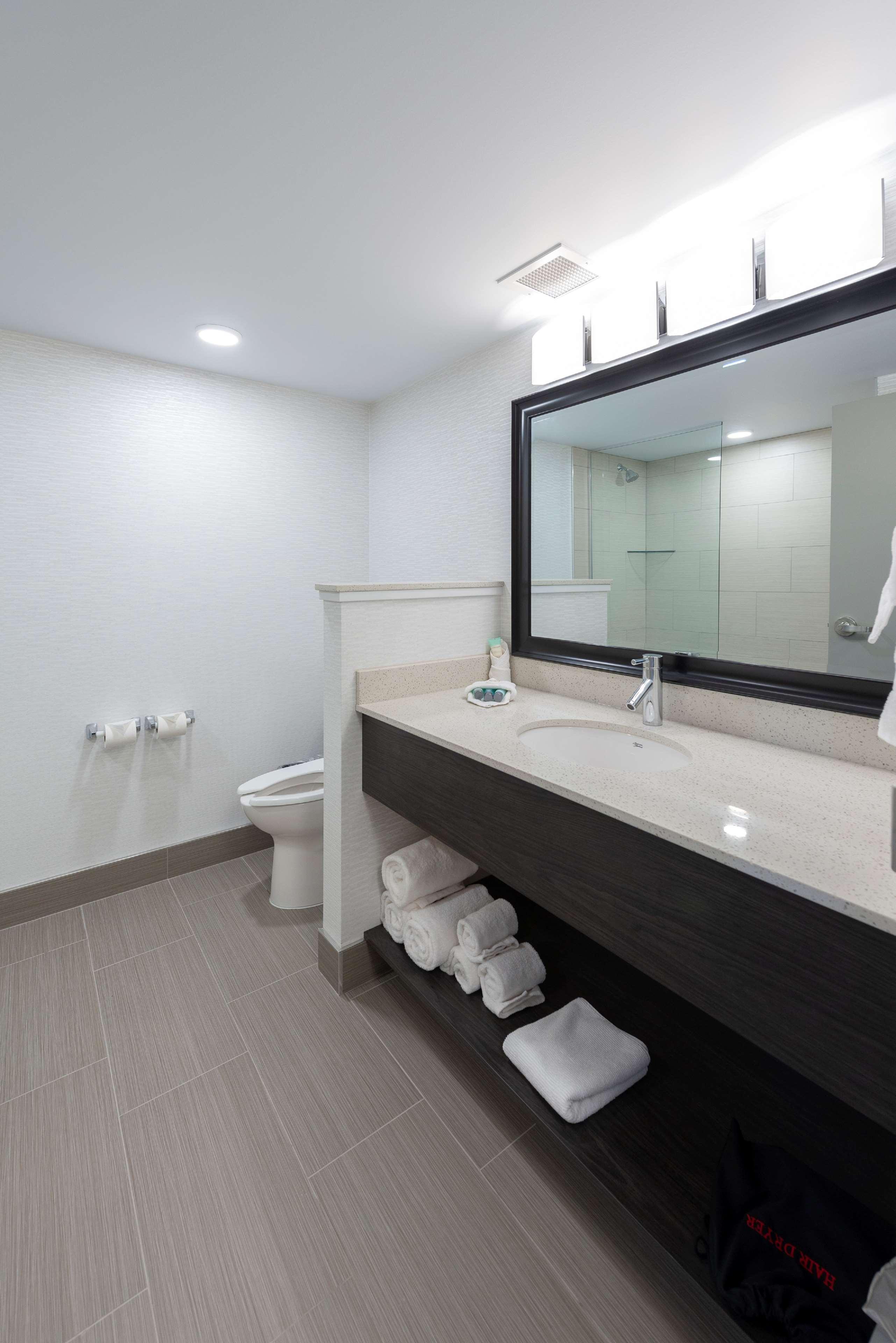 Prestige Treasure Cove Resort, Worldhotels Elite Prince George Luaran gambar