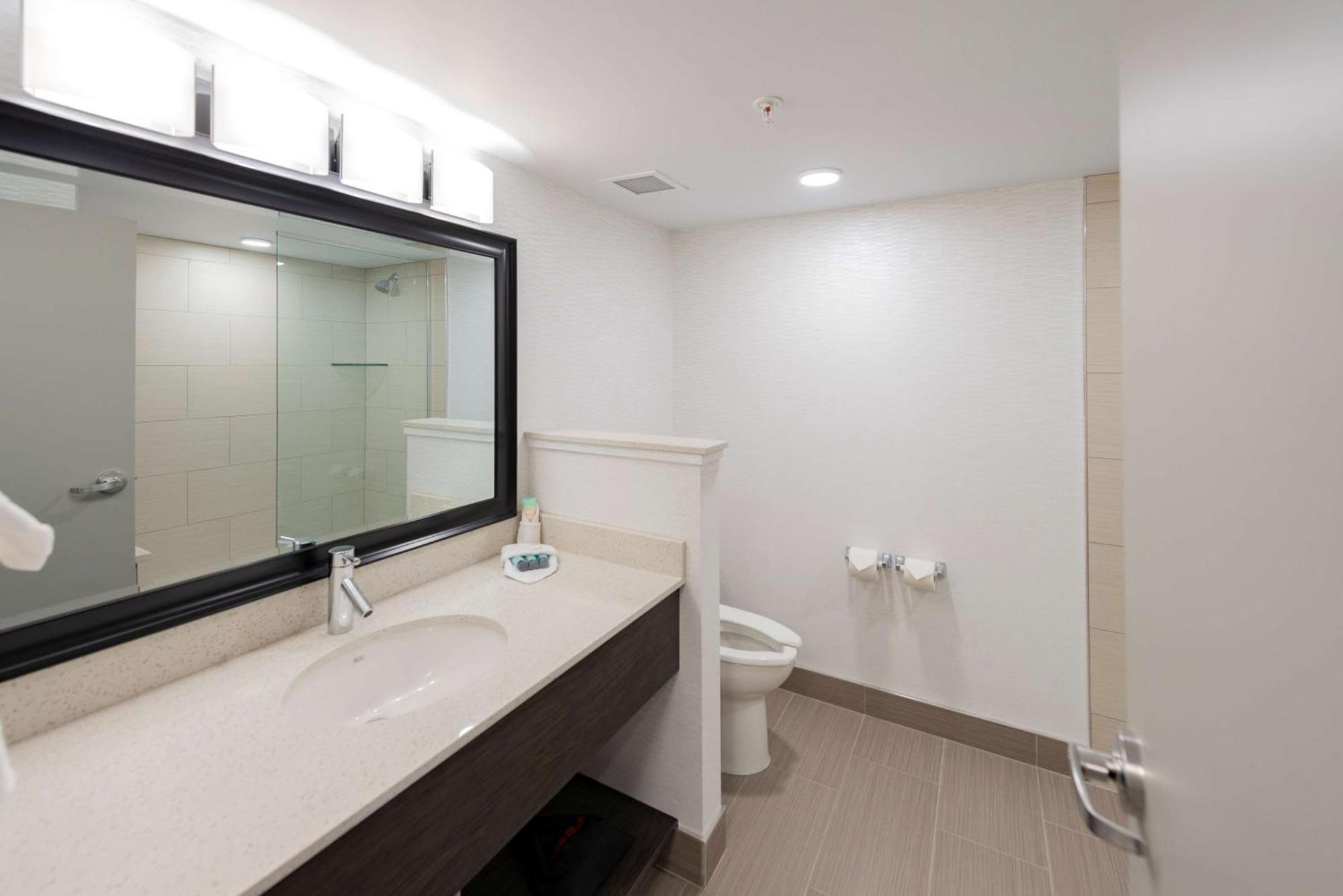 Prestige Treasure Cove Resort, Worldhotels Elite Prince George Luaran gambar
